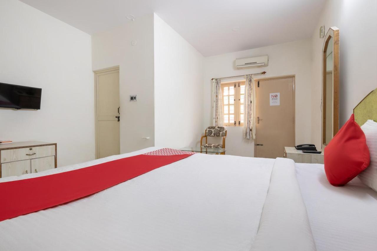 OYO 16123 Chandana Deluxe Bangalore Bagian luar foto