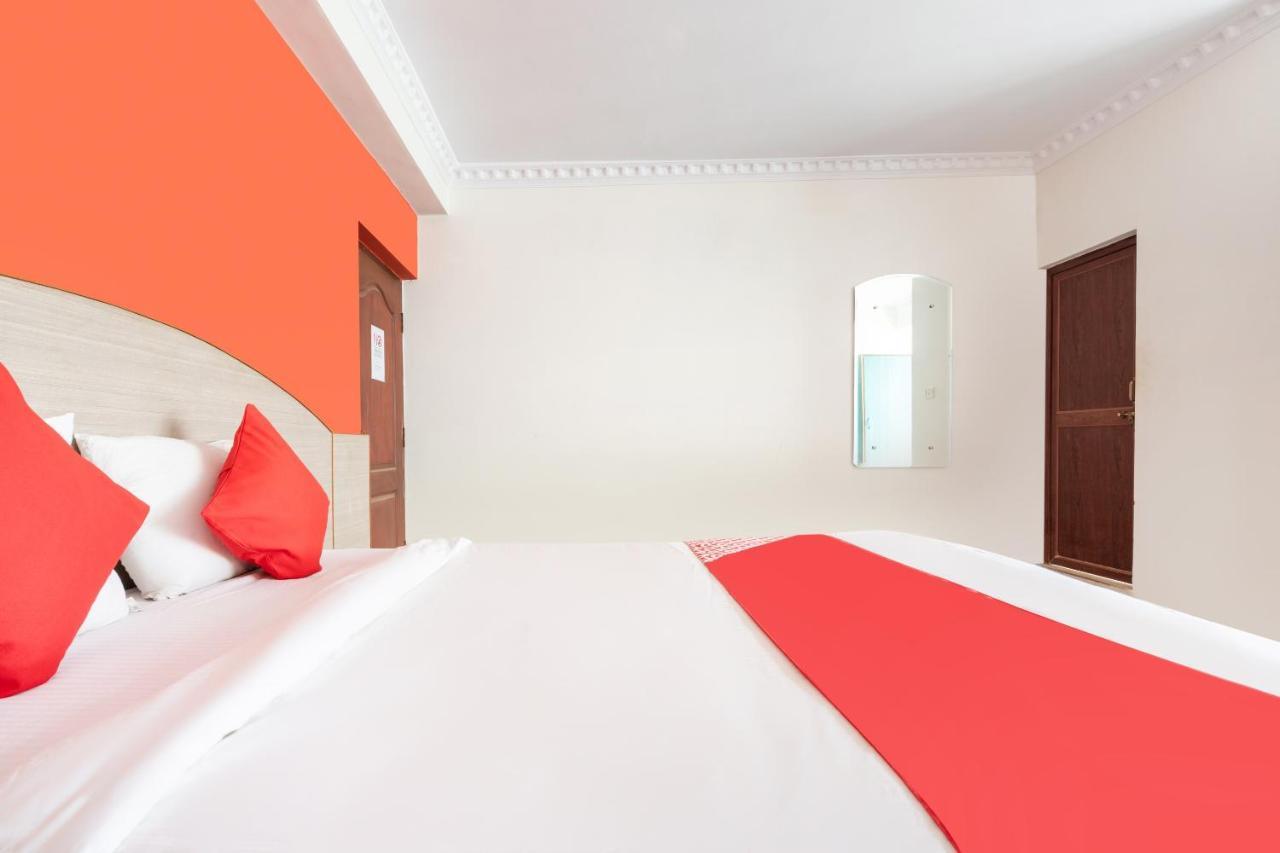 OYO 16123 Chandana Deluxe Bangalore Bagian luar foto