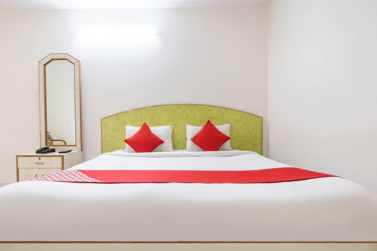 OYO 16123 Chandana Deluxe Bangalore Bagian luar foto